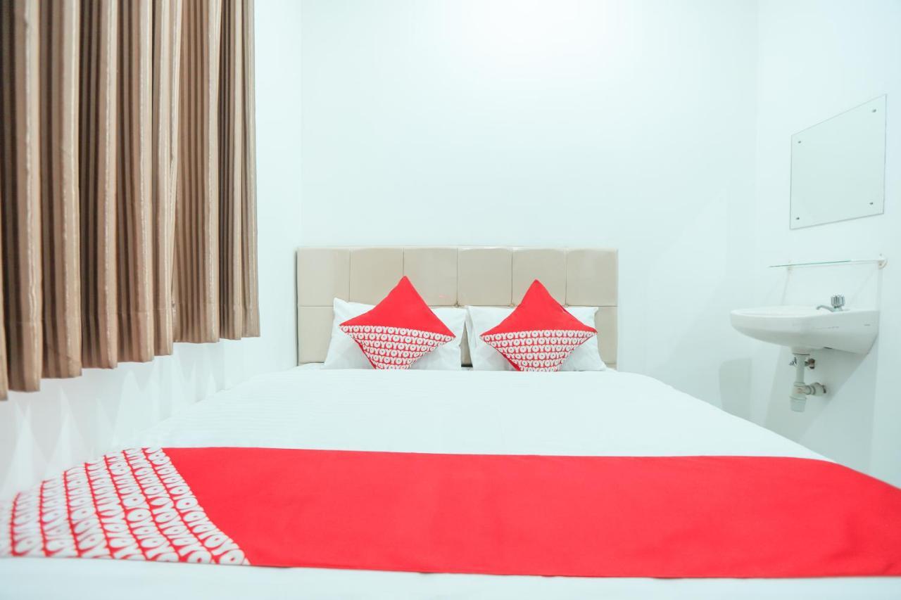Oyo 150 Harmoni Residence Jakarta Exterior photo