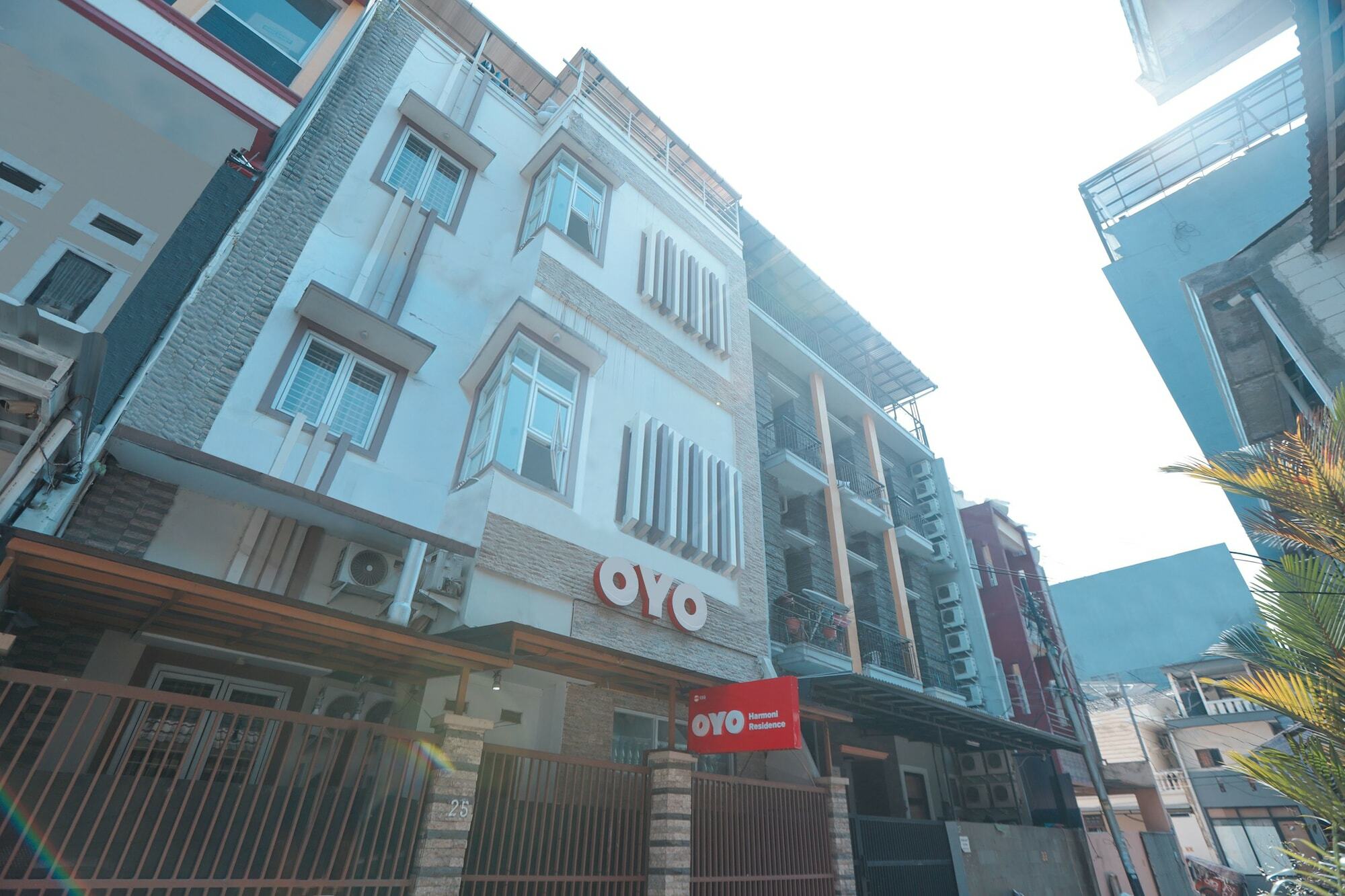 Oyo 150 Harmoni Residence Jakarta Exterior photo