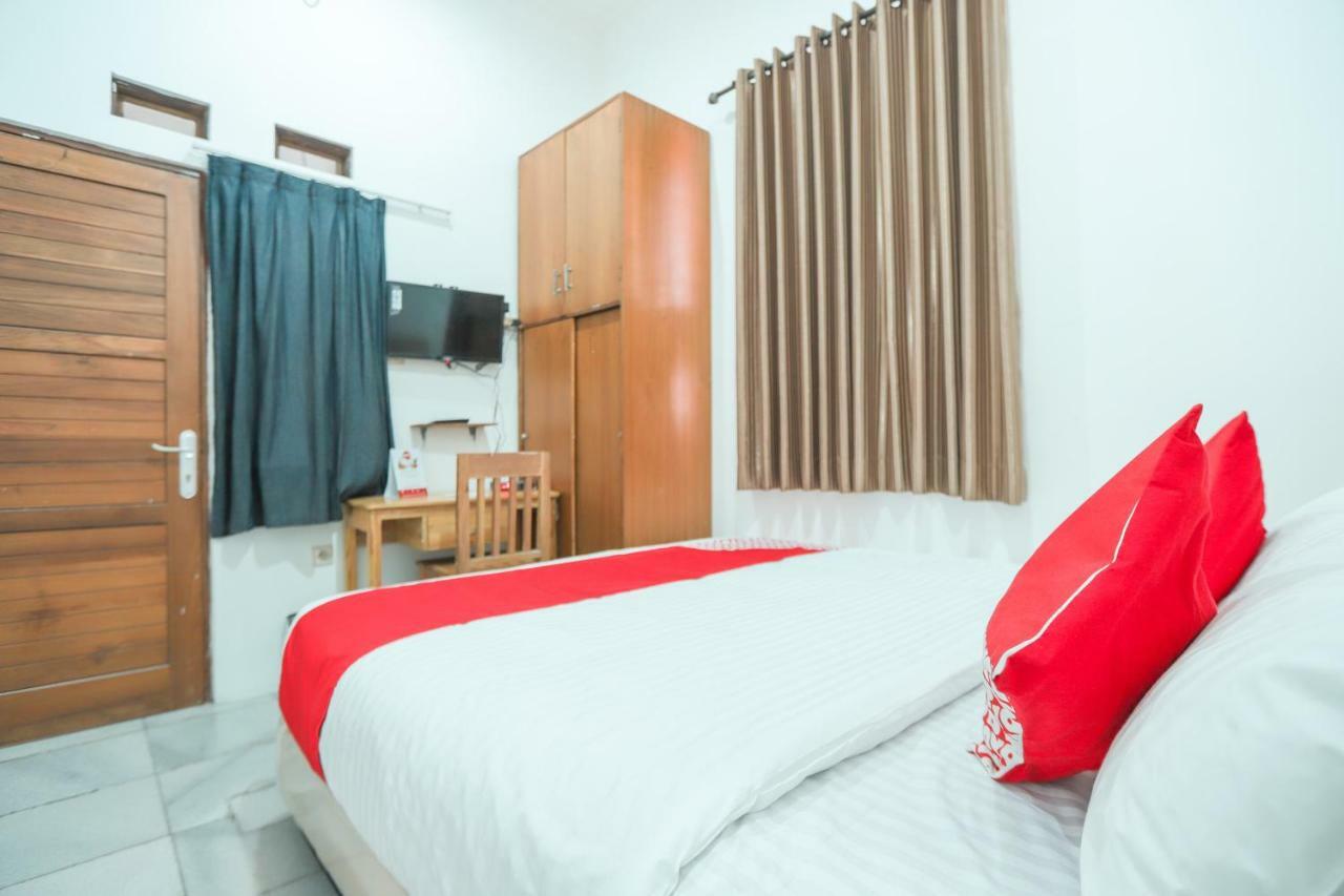 Oyo 150 Harmoni Residence Jakarta Exterior photo