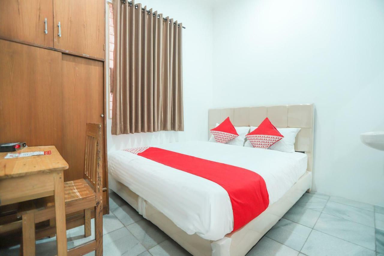 Oyo 150 Harmoni Residence Jakarta Exterior photo